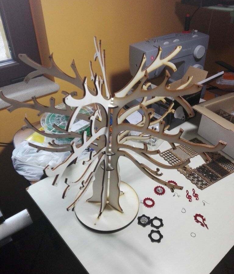 طرح جا جواهری طرح درخت مناسب برای استفاده در دستگاه های cnc چوب و cnc لیزر - laser cut tree jewelry stand dxf file