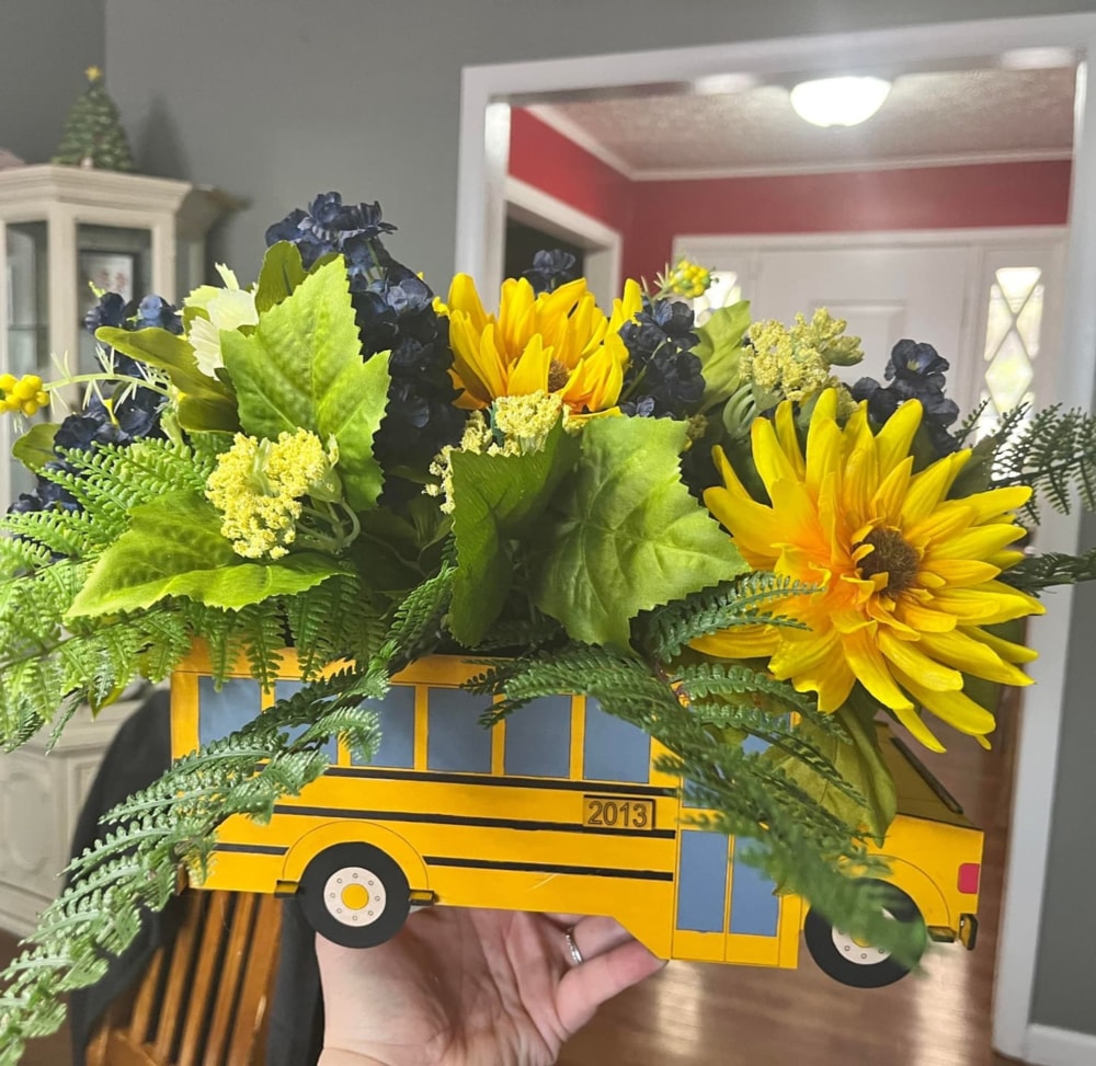 طرح جعبه گل اتوبوس مدرسه مناسب برای استفاده در دستگاه های cnc چوب و cnc لیزر - laser cut school bus flowers box cdr file