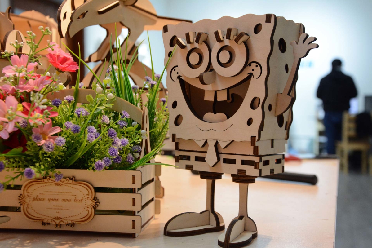 طرح مدل باب اسفنجی مناسب برای استفاده در دستگاه های cnc چوب و cnc لیزر - laser cut spongebob model cdr file