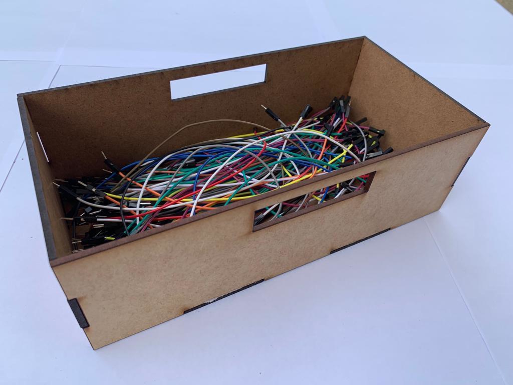طرح جعبه چوبی با دسته، مناسب برای استفاده در دستگاه های cnc چوب و cnc لیزر - wooden box with handles laser cutting template dxf file