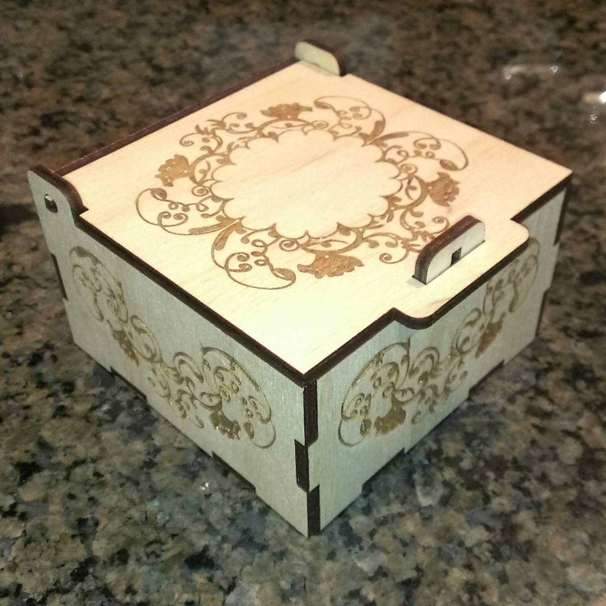 طرح حکاکی جعبه جواهرات مناسب برای استفاده در دستگاه های cnc چوب و cnc لیزر - laser cut engraved jewelry box cdr file
