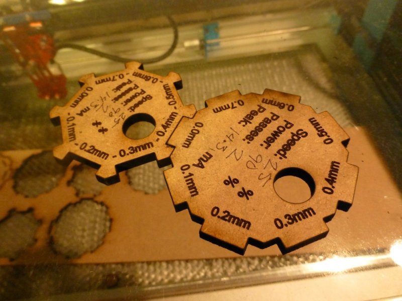 طرح گیج‌های اصطکاک موازی مناسب برای استفاده در دستگاه های cnc چوب و cnc لیزر - laser cut parallel friction fit gauges svg file