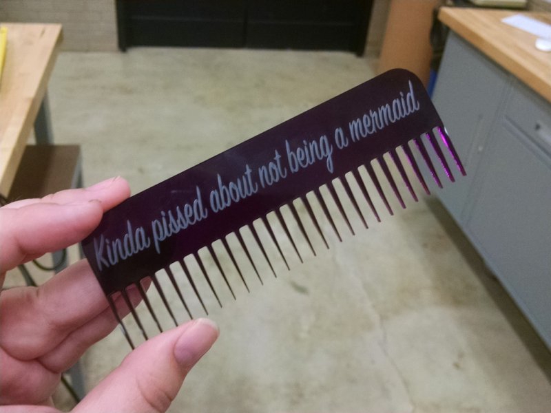 طرح شانه مناسب برای استفاده در دستگاه های cnc چوب و cnc لیزر - laser cut comb svg file
