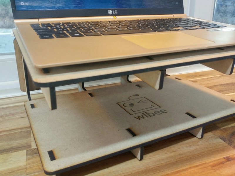 طرح پایه لپ تاپ مناسب برای استفاده در دستگاه های cnc چوب و cnc لیزر - laser cut cantilever laptop stand svg file