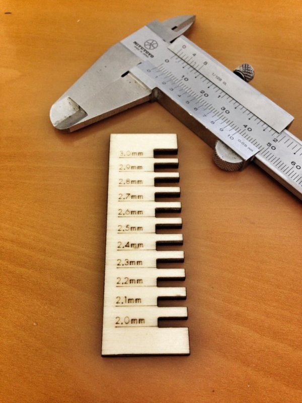 طرح قالب ضخامت سنج مناسب برای استفاده در دستگاه های cnc چوب و cnc لیزر - laser cut thickness gauge template dxf file