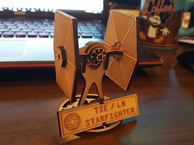 طرح کراوات جنگنده با پایه مناسب برای استفاده در دستگاه های cnc چوب و cnc لیزر - laser cut tie fighter with stand cdr file