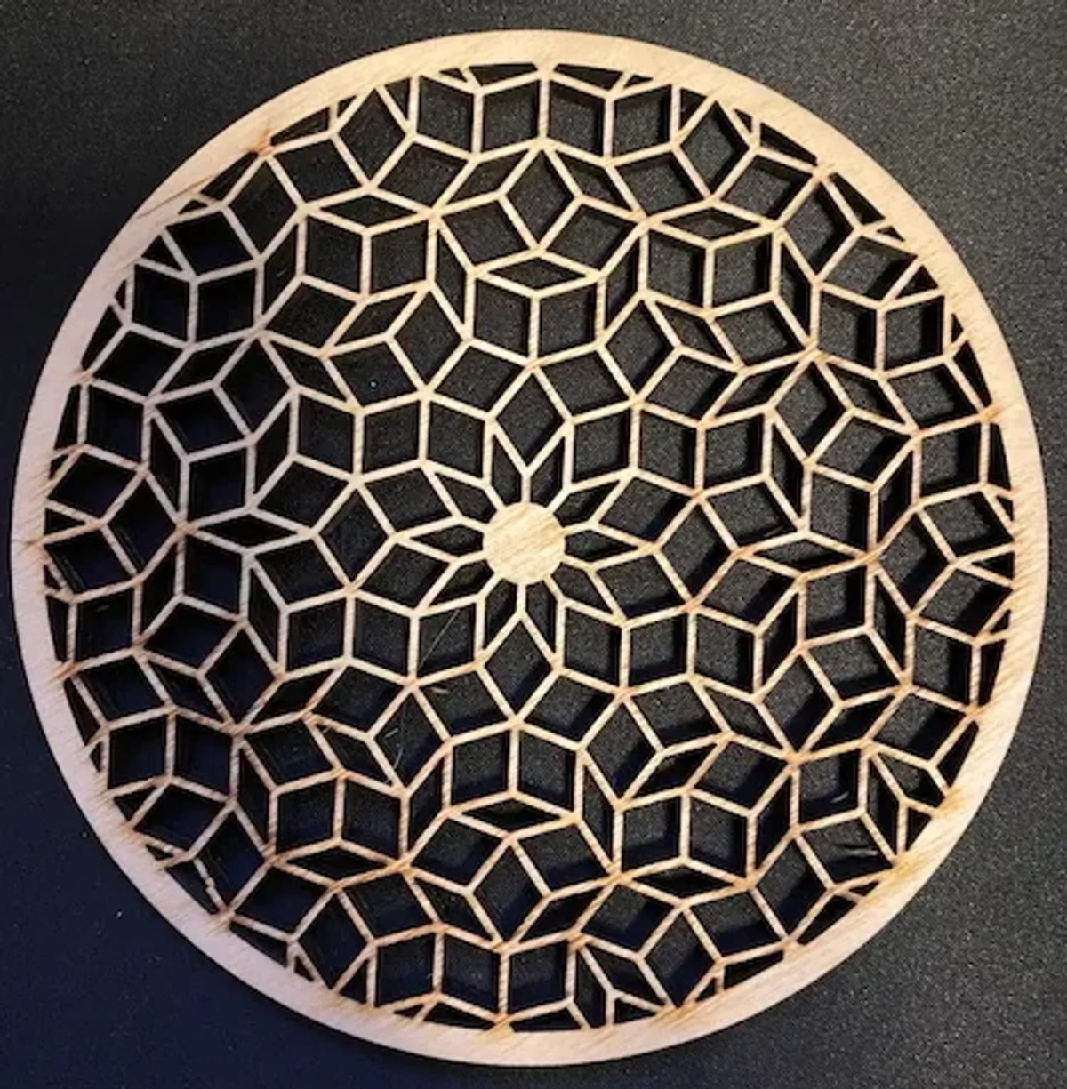 طرح و طرح کاشی کاری پنروز مناسب برای استفاده در دستگاه های cnc چوب و cnc لیزر - laser cut penrose tiling pattern coaster svg file