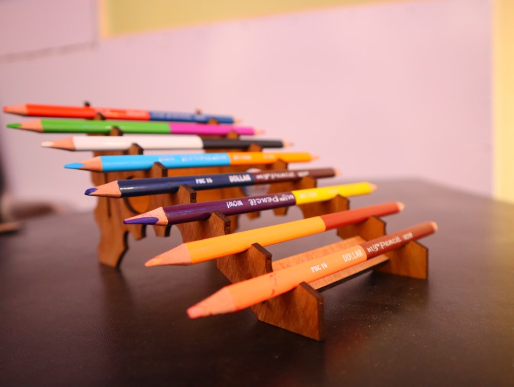 طرح جا مدادی رومیزی مناسب برای استفاده در دستگاه های cnc چوب و cnc لیزر - laser cut desk pencil holder dxf file