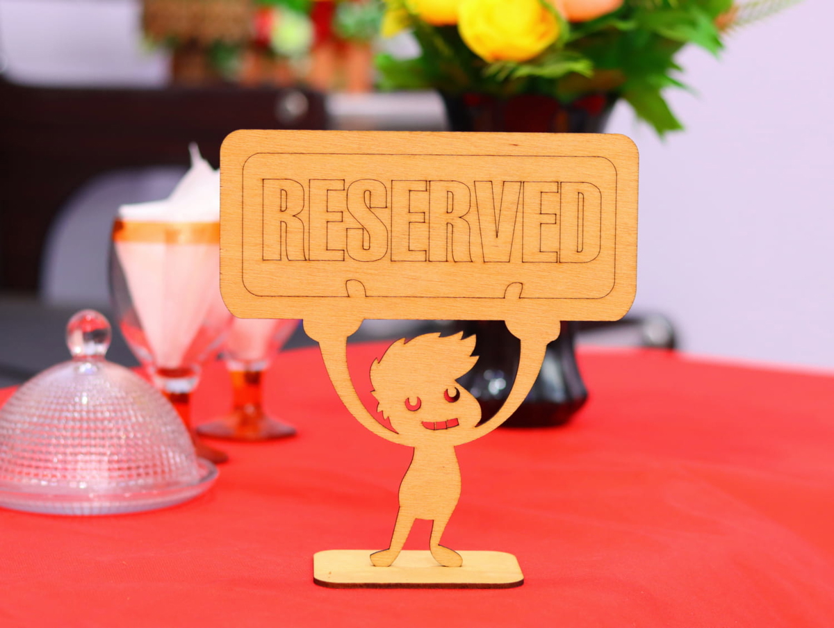 طرح تابلو چوبی میز رزرو شده مناسب برای استفاده در دستگاه های cnc چوب و cnc لیزر - laser cut wooden reserved table sign cdr file