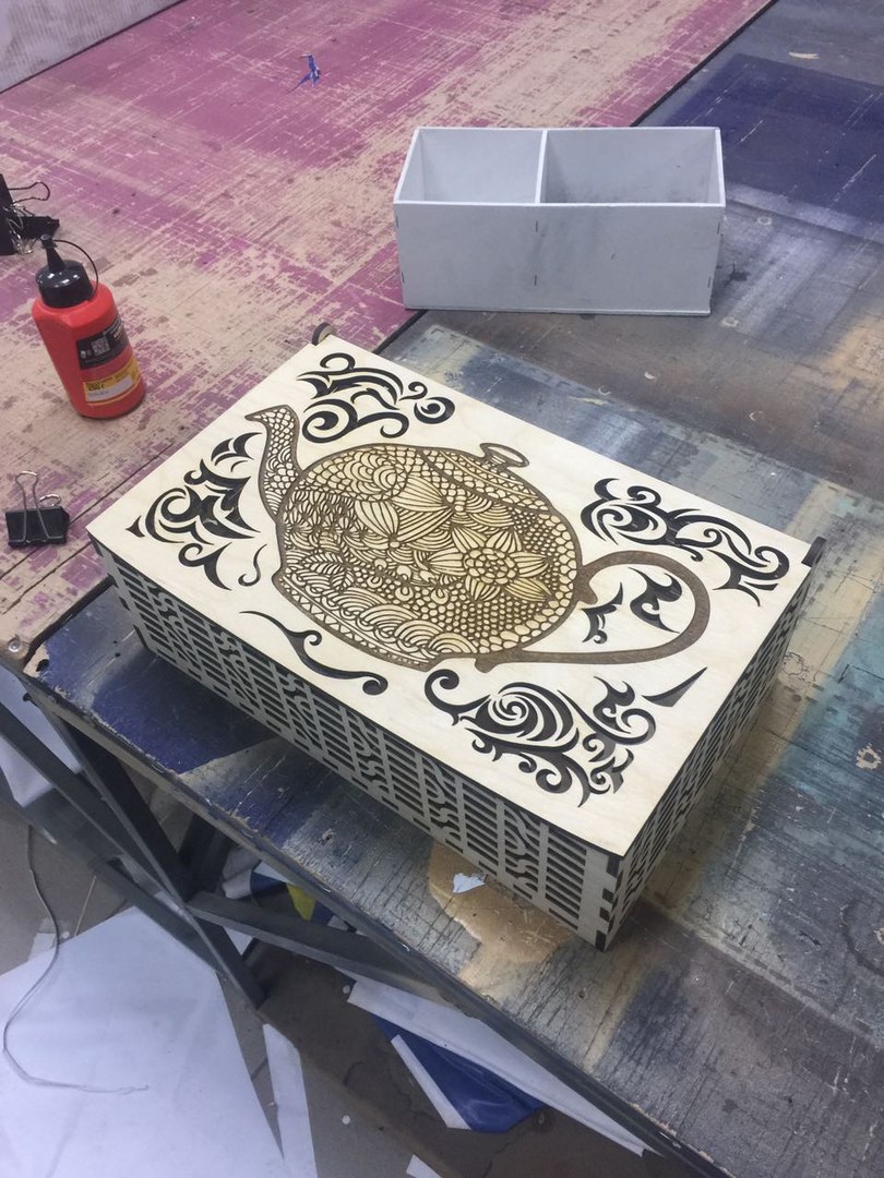 طرح حکاکی جعبه چای تزئینی با کتری چای و قوری، مناسب برای استفاده در دستگاه های cnc چوب و cnc لیزر - laser cut decorative tea box with tea kettle teapot drawing engraving cdr file