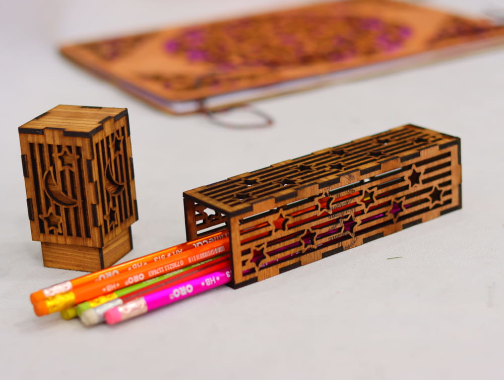 طرح جا مدادی چوبی مناسب برای استفاده در دستگاه های cnc چوب و cnc لیزر - laser cut wooden pencil case cdr file