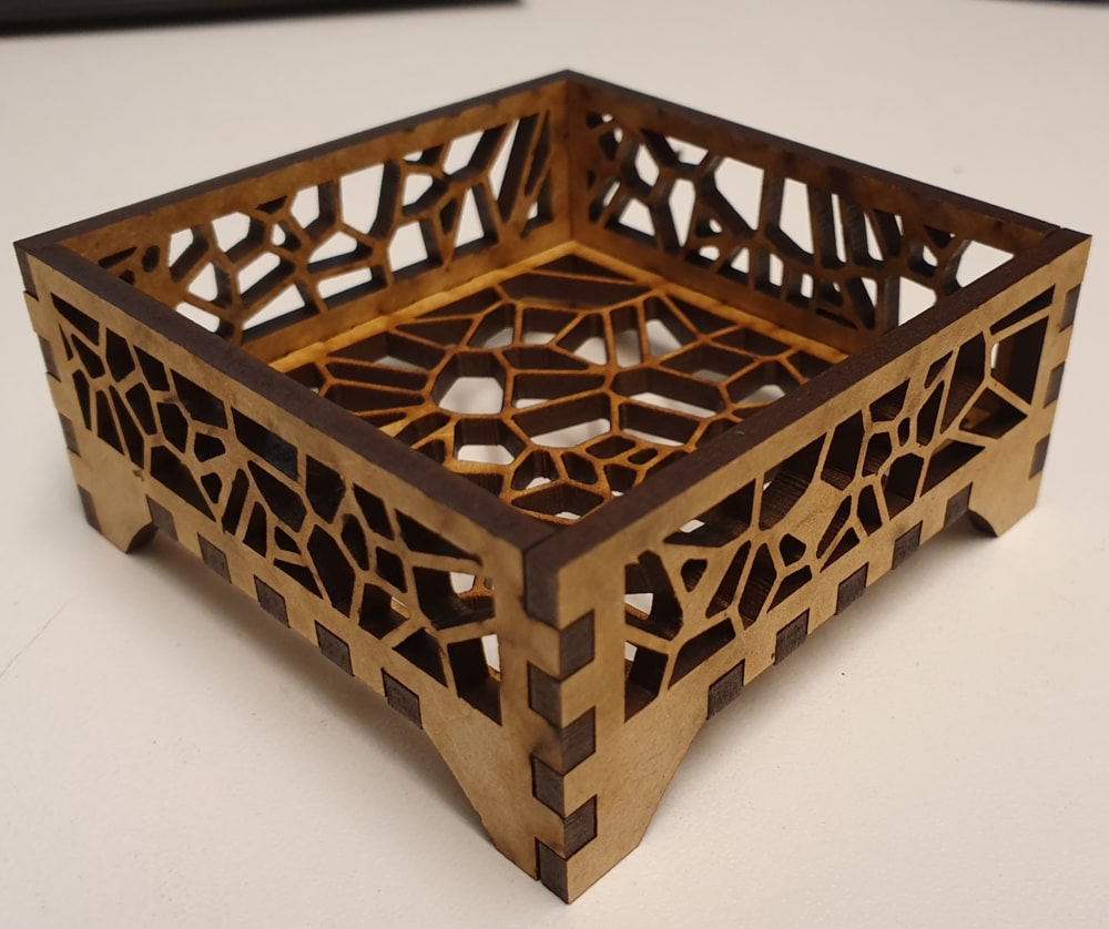 طرح جا لیوانی ورونوی مناسب برای استفاده در دستگاه های cnc چوب و cnc لیزر - laser cut voronoi coaster holder cdr file