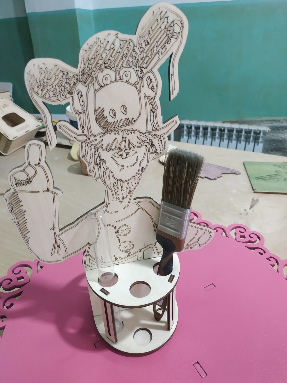 طرح پایه قلم مو مناسب برای استفاده در دستگاه های cnc چوب و cnc لیزر - laser cut paint brush stand cdr file