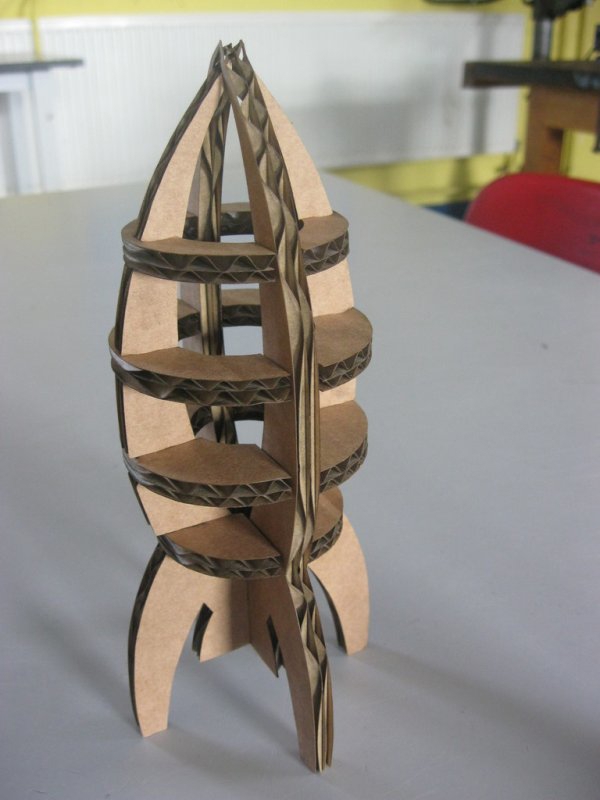 طرح موشک مقوایی مناسب برای استفاده در دستگاه های cnc چوب و cnc لیزر - laser cut cardboard rocket dxf file