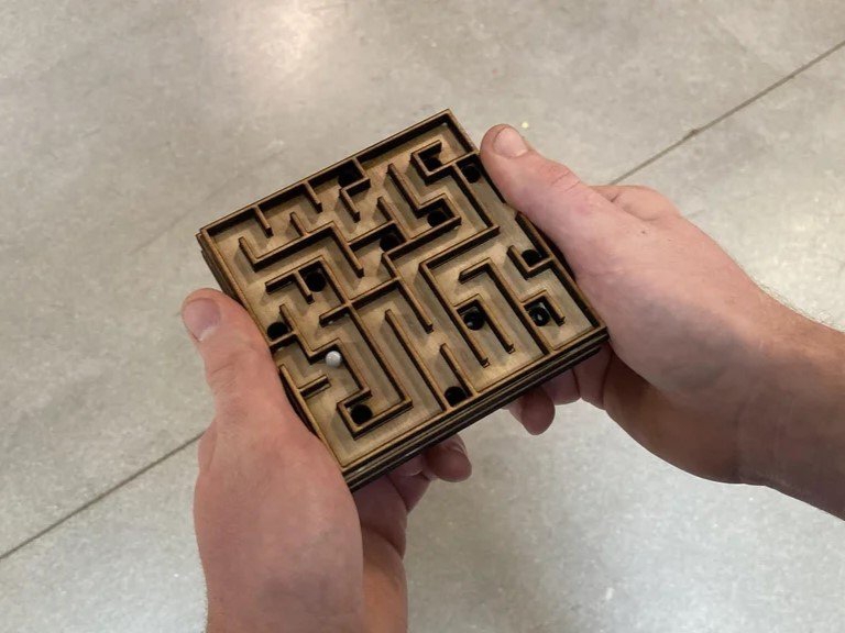 طرح هزارتوی دو طبقه مناسب برای استفاده در دستگاه های cnc چوب و cnc لیزر - laser cut two level maze dxf file