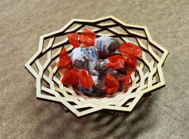 طرح سبد آبنبات مناسب برای استفاده در دستگاه های cnc چوب و cnc لیزر - laser cut candy basket svg file