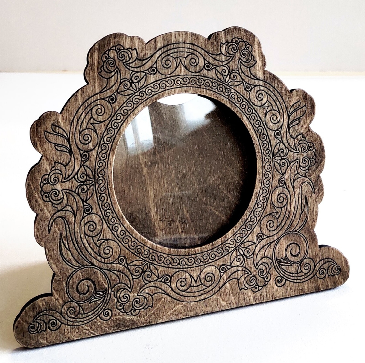 طرح قاب عکس چوبی گرد طرح گلدار مناسب برای استفاده در دستگاه های cnc چوب و cnc لیزر - laser cut round wooden photo frame decorative engraved cdr file