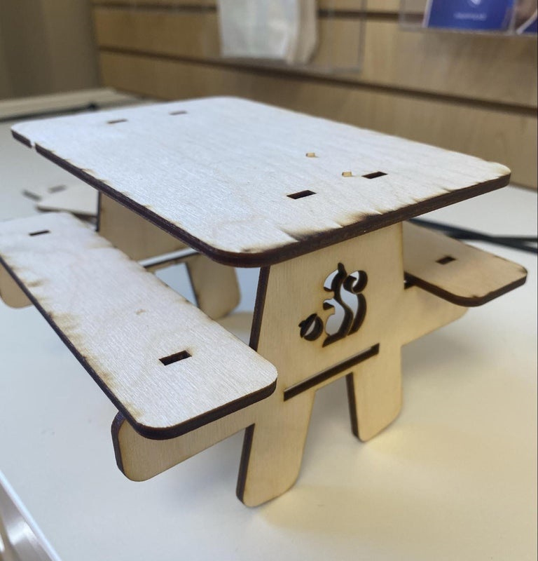 طرح میز پیک نیک اسباب بازی مناسب برای استفاده در دستگاه های cnc چوب و cnc لیزر - laser cut toy picnic table svg file