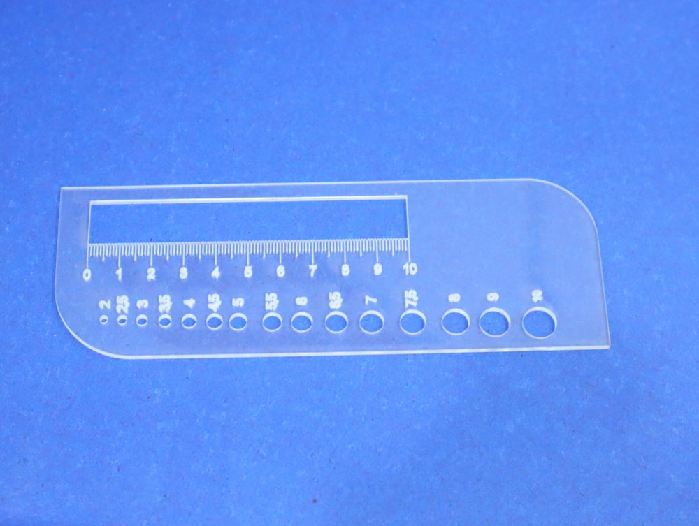طرح خط کش بافتنی اکریلیک مناسب برای استفاده در دستگاه های cnc چوب و cnc لیزر - laser cut acrylic knitting gauge ruler dxf file