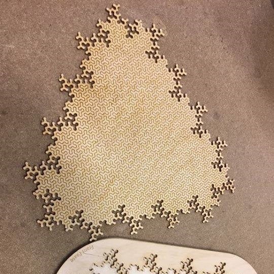 طرح پازل چوبی فراکتال مناسب برای استفاده در دستگاه های cnc چوب و cnc لیزر - laser cut wooden fractal puzzle jigsaw puzzle svg file