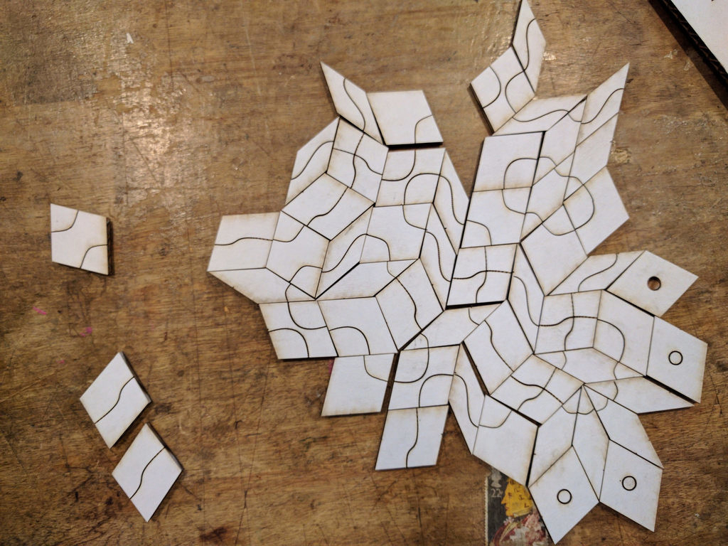 طرح کاشی بازی پنروز مناسب برای استفاده در دستگاه های cnc چوب و cnc لیزر - laser cut penrose tile game svg file