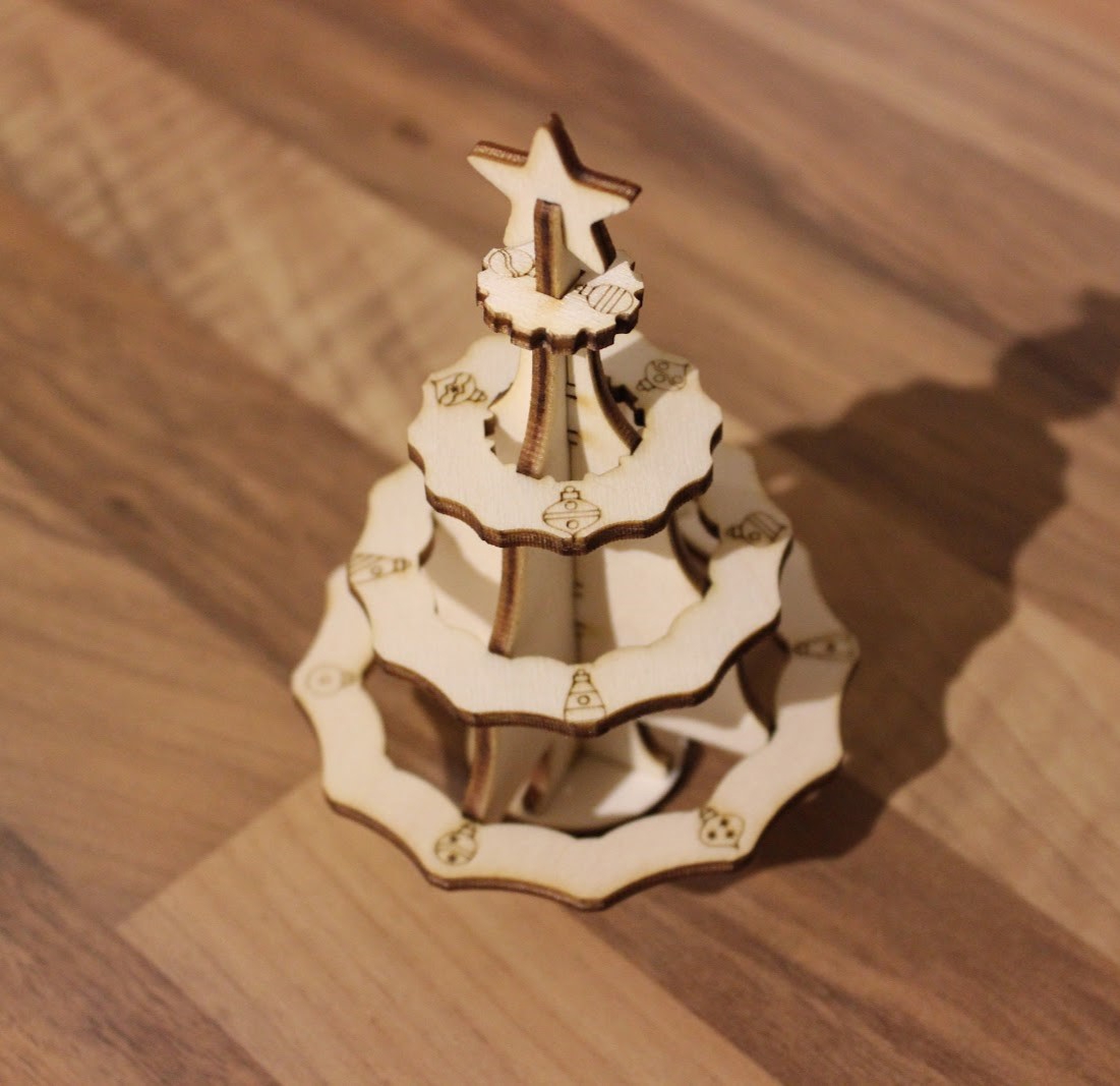 طرح درخت کریسمس چوبی مناسب برای استفاده در دستگاه های cnc چوب و cnc لیزر - laser cut diy wooden christmas tree svg file