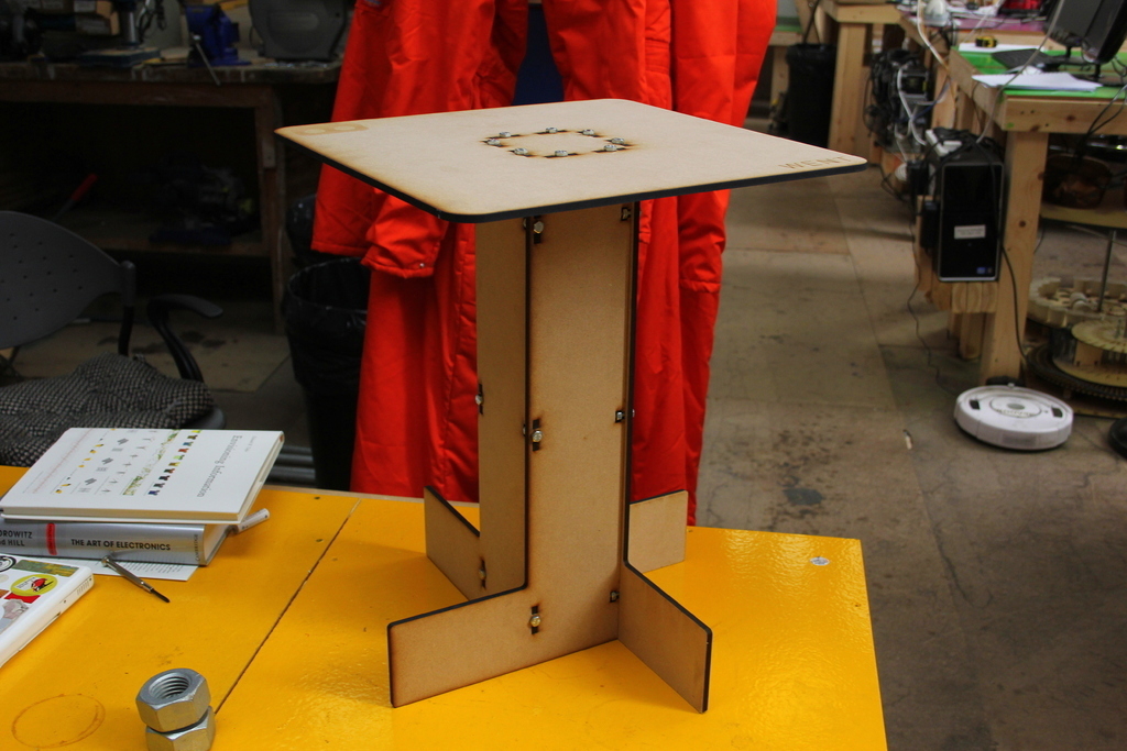 طرح میز عسلی ساده مناسب برای استفاده در دستگاه های cnc چوب و cnc لیزر - laser cut simple end table dxf file
