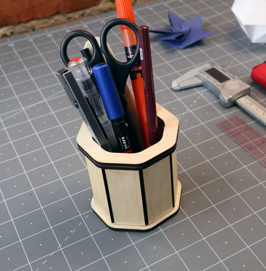 طرح جا خودکاری چوبی چندضلعی مناسب برای استفاده در دستگاه های cnc چوب و cnc لیزر - laser cut wooden polygon pen holder svg file