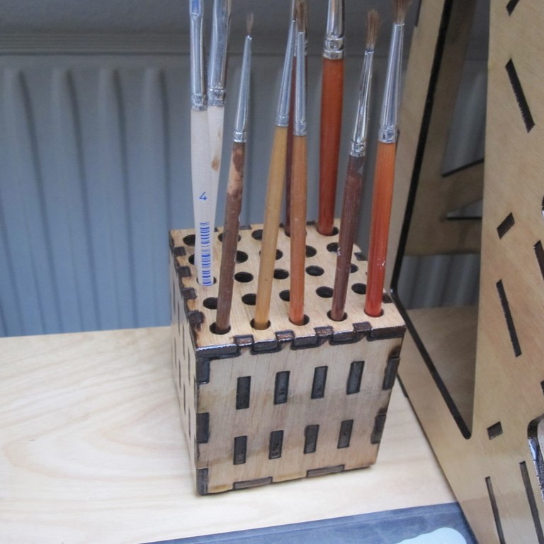 طرح جای قلم موی با ضخامت ۴ میلی متر مناسب برای استفاده در دستگاه های cnc چوب و cnc لیزر - laser cut brush holder 4mm cdr file