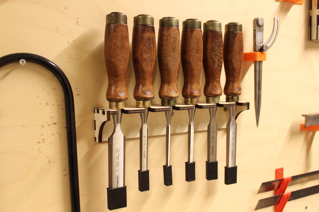 طرح جاکفشی دیواری مناسب برای استفاده در دستگاه های cnc چوب و cnc لیزر - laser cut wall mounted chisel rack dxf file