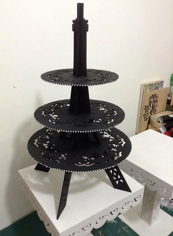 طرح برج ایفل مناسب برای استفاده در دستگاه های cnc چوب و cnc لیزر - laser cut eiffel tower candy buffet cupcake stand cdr file