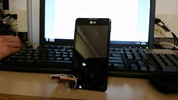 طرح پایه گوشی مناسب برای استفاده در دستگاه های cnc چوب و cnc لیزر - laser cut phone stand dxf file