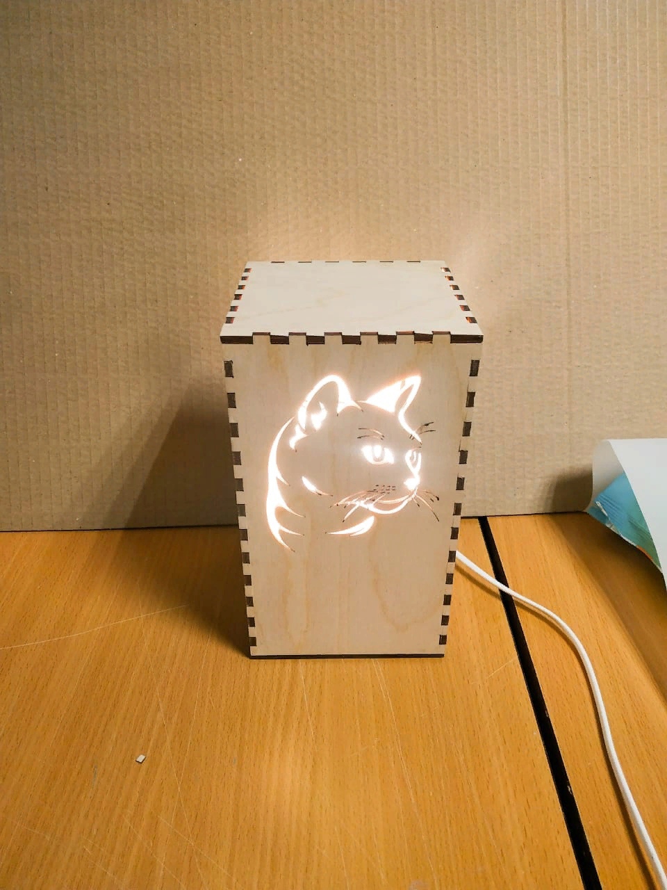 طرح چراغ خواب طرح گربه کیتی مناسب برای استفاده در دستگاه های cnc چوب و cnc لیزر - laser cut kitty cat night light lamp cdr file