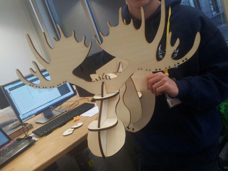طرح جا جواهری سر گوزن شمالی مناسب برای استفاده در دستگاه های cnc چوب و cnc لیزر - laser cut moose head jewelry stand svg file