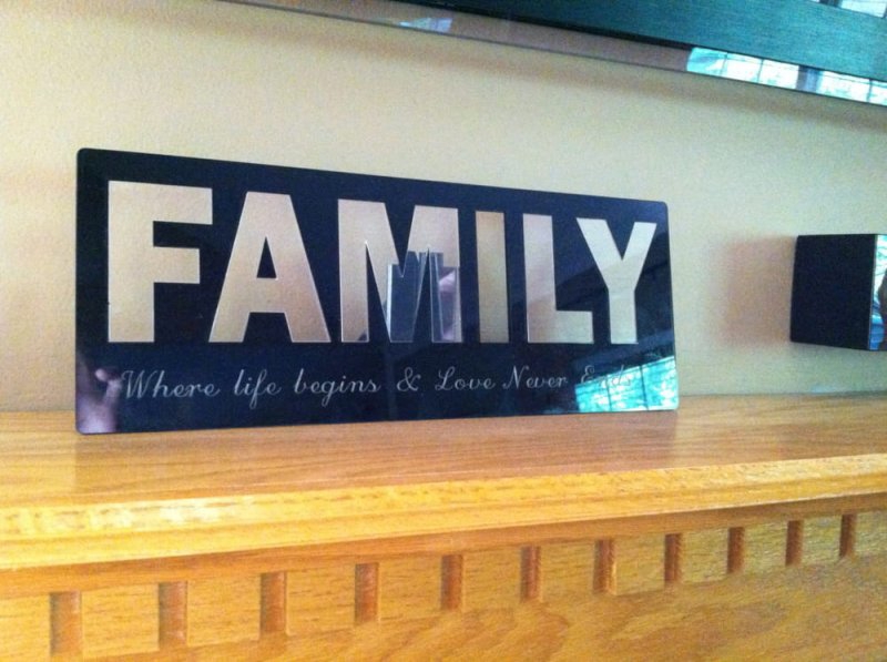 طرح پلاک خانوادگی منزل مناسب برای استفاده در دستگاه های cnc چوب و cnc لیزر - laser cut family plaques for home svg file