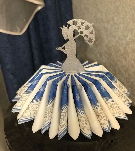 طرح دختر تاجدار جای دستمال سفره مناسب برای استفاده در دستگاه های cnc چوب و cnc لیزر - laser cut girl with crown napkin holder cdr file