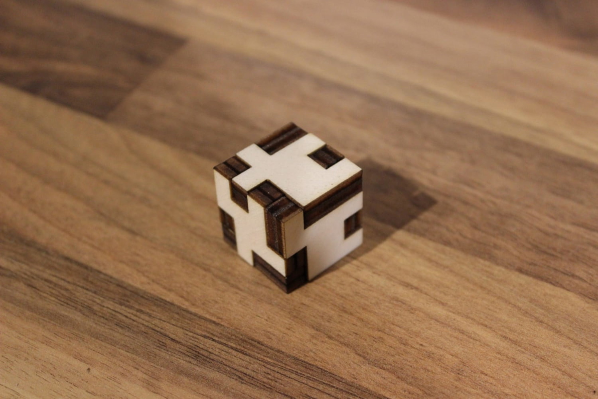 طرح جعبه پازل مکعب چوبی مناسب برای استفاده در دستگاه های cnc چوب و cnc لیزر - laser cut wooden cube puzzle box svg file