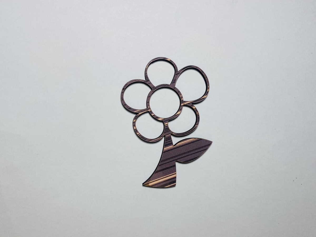 طرح گل چوبی ناتمام مناسب برای استفاده در دستگاه های cnc چوب و cnc لیزر - laser cut unfinished wooden flower cutout cdr file
