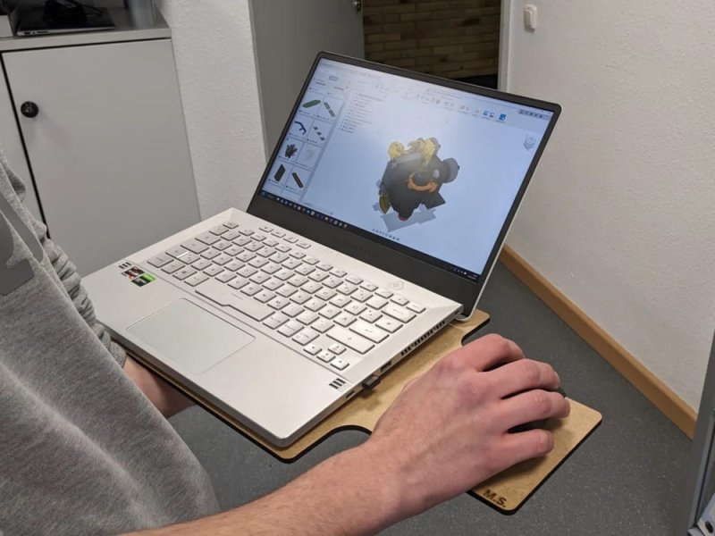 طرح پایه لپ تاپ مناسب برای استفاده در دستگاه های cnc چوب و cnc لیزر - laser cut laptop holder