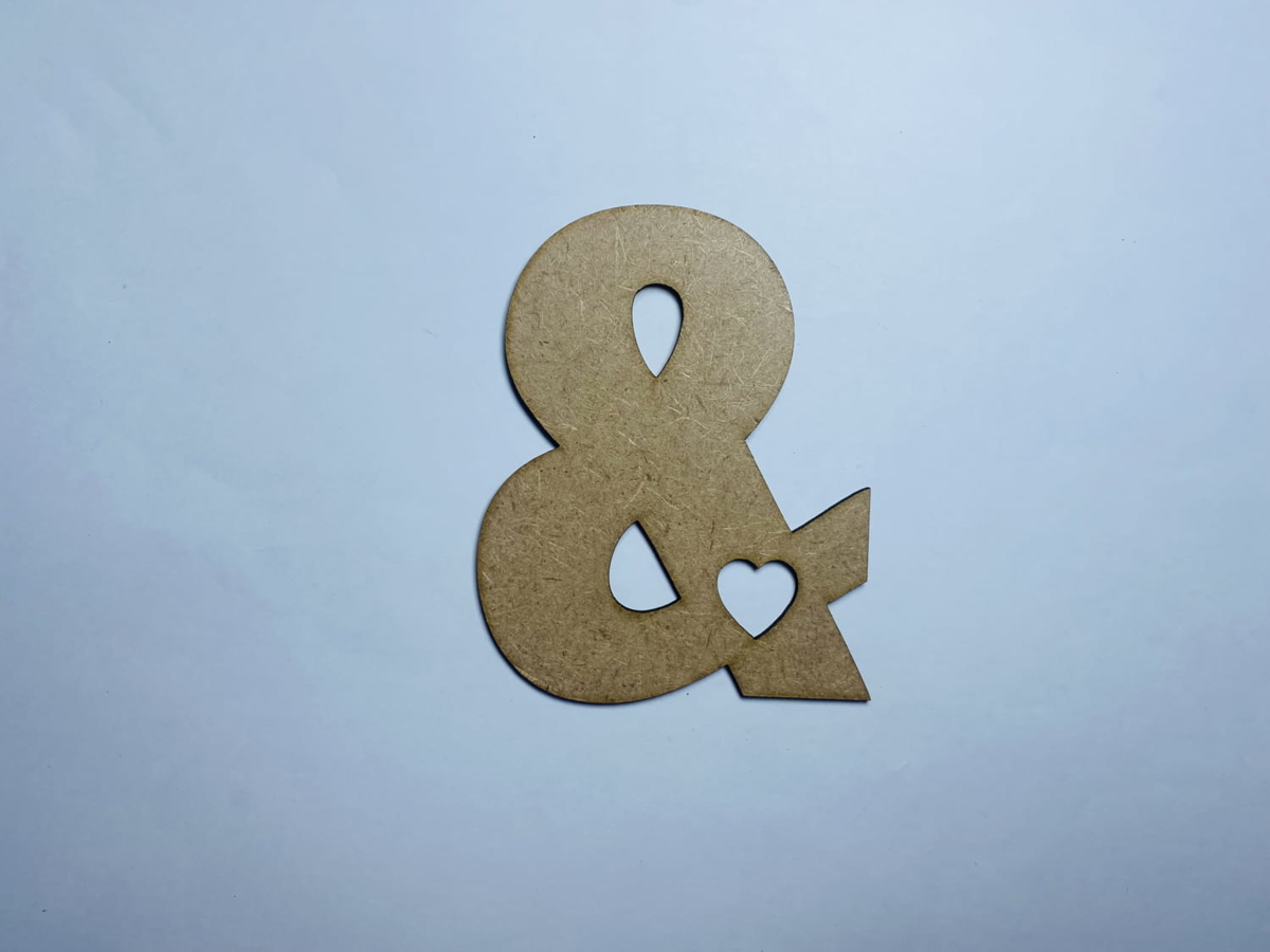 طرح چوب با طرح قلب و علامت اختصاری CDR مناسب برای استفاده در دستگاه های cnc چوب و cnc لیزر - laser cut wood ampersand with heart cutout shape cdr file