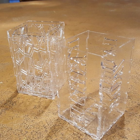 طرح جا خودکاری اکریلیک مناسب برای استفاده در دستگاه های cnc چوب و cnc لیزر - laser cut acrylic pen holder dxf file