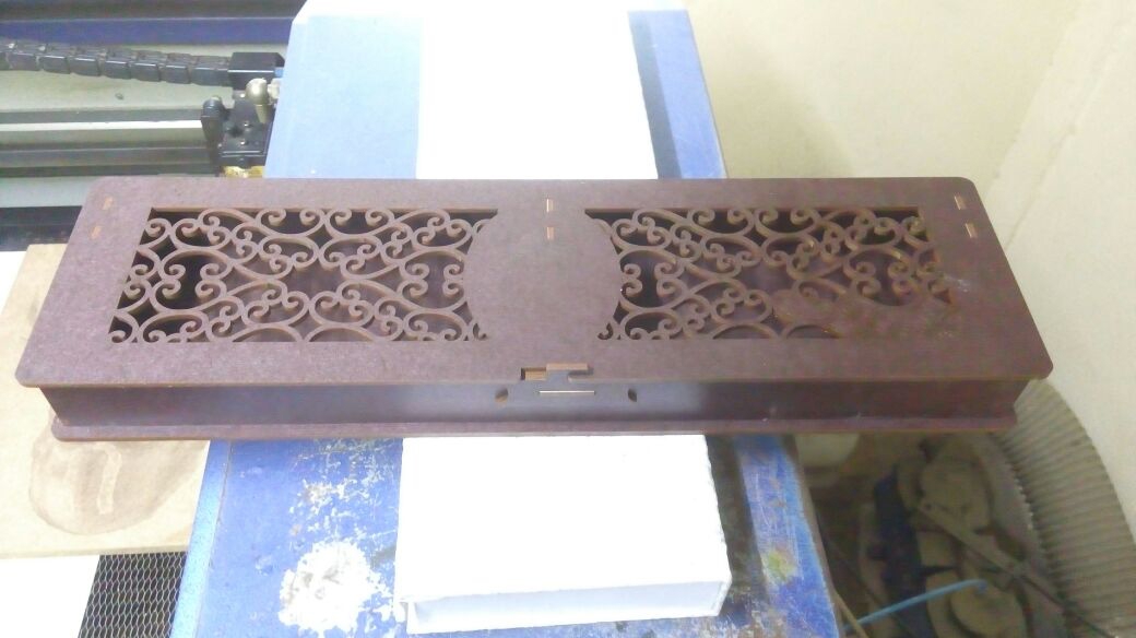 طرح جعبه تزئینی چوبی ، با ابعاد ۴x۱۴ مناسب برای استفاده در دستگاه های cnc چوب و cnc لیزر - laser cut wooden case decorative box 4x14 cdr file