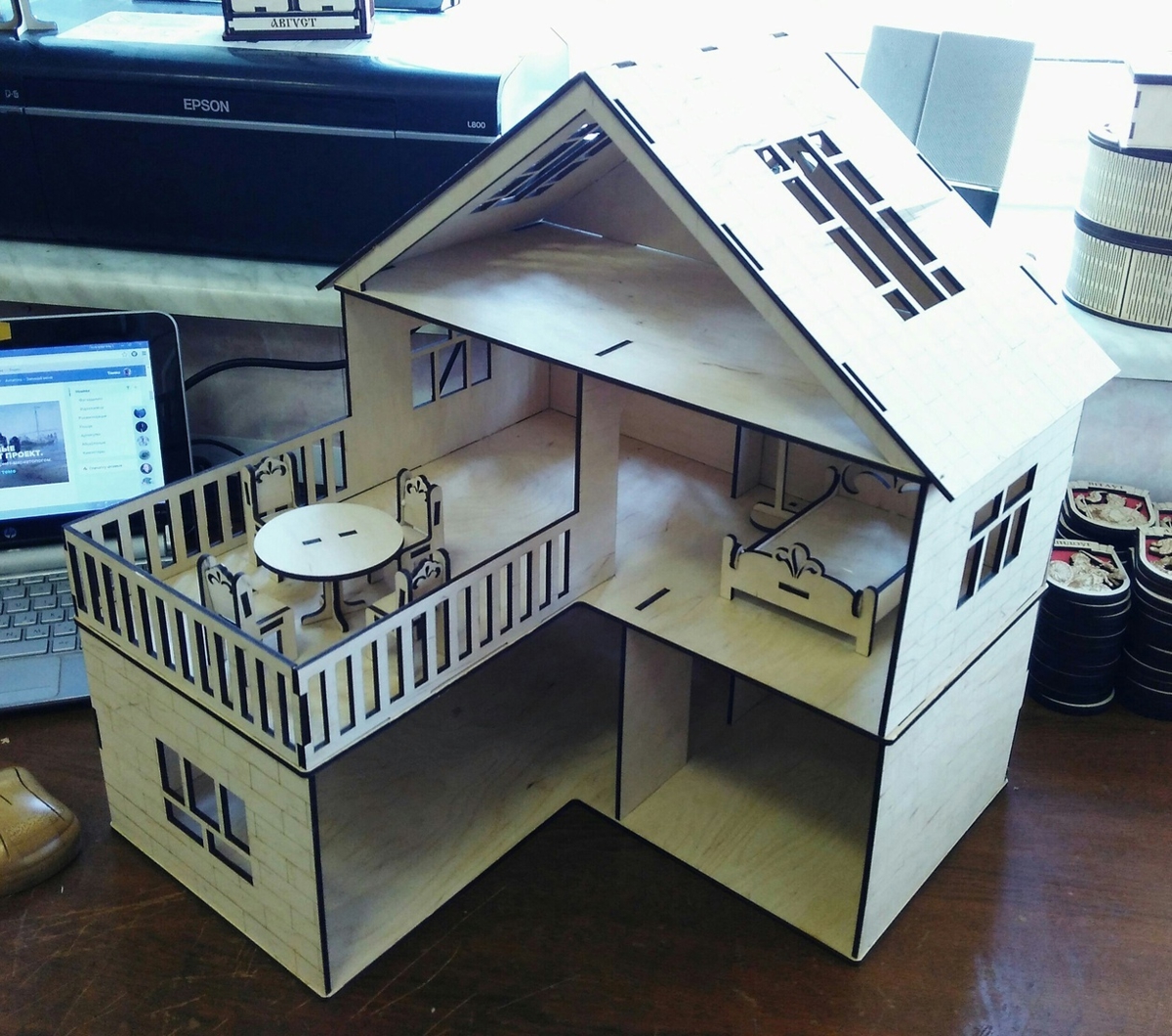 طرح خانه عروسکی چوبی برای بچه ها مناسب برای استفاده در دستگاه های cnc چوب و cnc لیزر - laser cut wooden dollhouse for kids dxf file