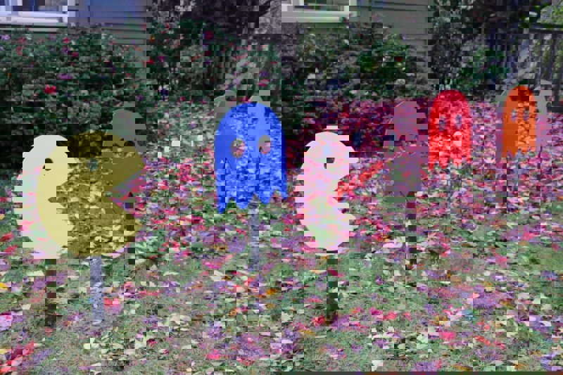 طرح دکور حیاط پکمن مناسب برای استفاده در دستگاه های cnc چوب و cnc لیزر - laser cut pacman yard decor svg file