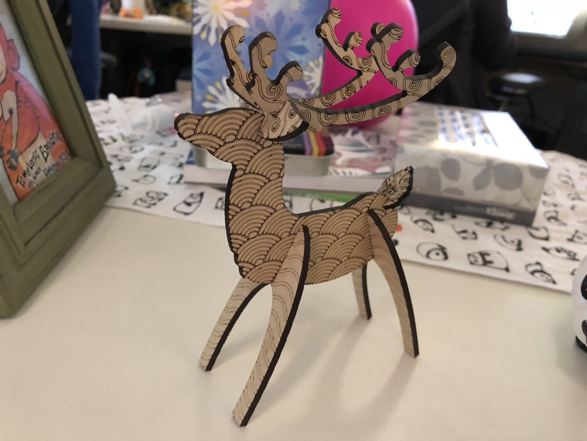 طرح گوزن شمالی زیبا مخصوص کریسمس مناسب برای استفاده در دستگاه های cnc چوب و cnc لیزر - laser cut christmas elegant reindeer svg file