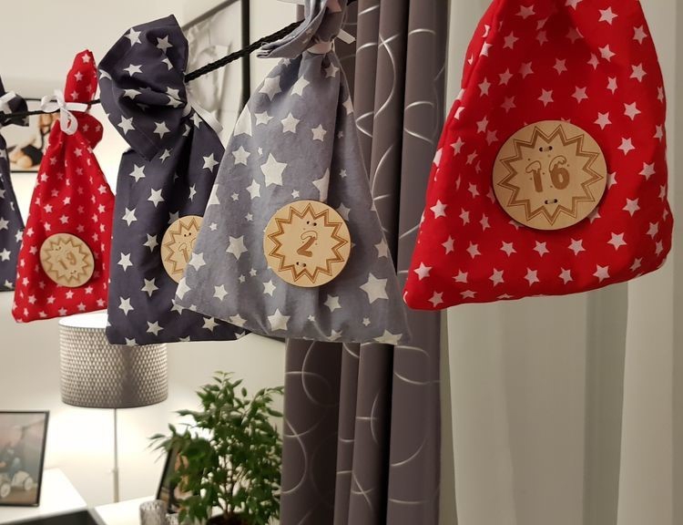 طرح تقویم ظهور مناسب برای استفاده در دستگاه های cnc چوب و cnc لیزر - laser cut advent calendar day number signs svg file
