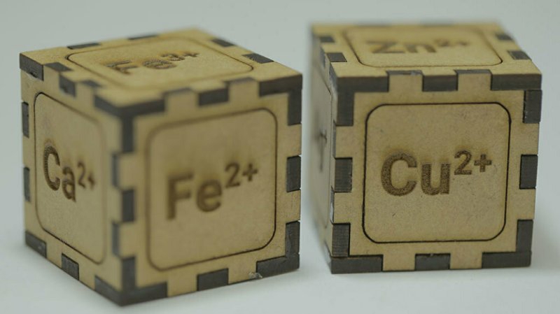 طرح تاس یونی مناسب برای استفاده در دستگاه های cnc چوب و cnc لیزر - laser cut ionic dice
