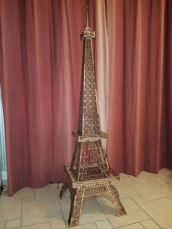 طرح برج ایفل بزرگ مناسب برای استفاده در دستگاه های cnc چوب و cnc لیزر - laser cut big eiffel tower dxf file