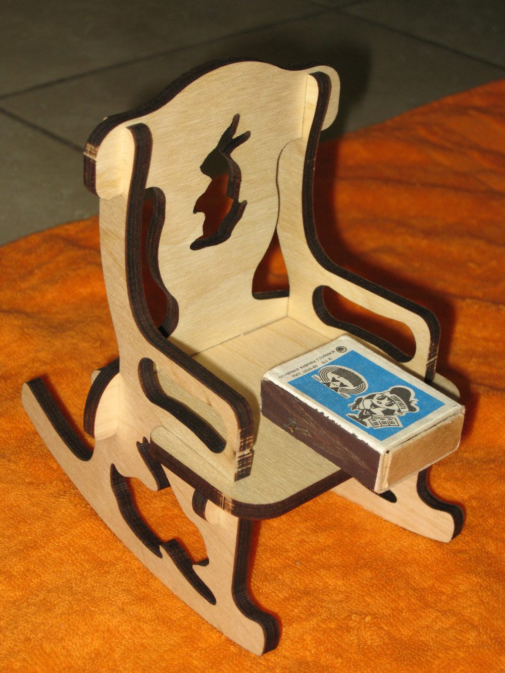 طرح صندلی عروسک با قطر ۶ میلی‌متر مناسب برای استفاده در دستگاه های cnc چوب و cnc لیزر - laser cut doll chair 6mm dxf file
