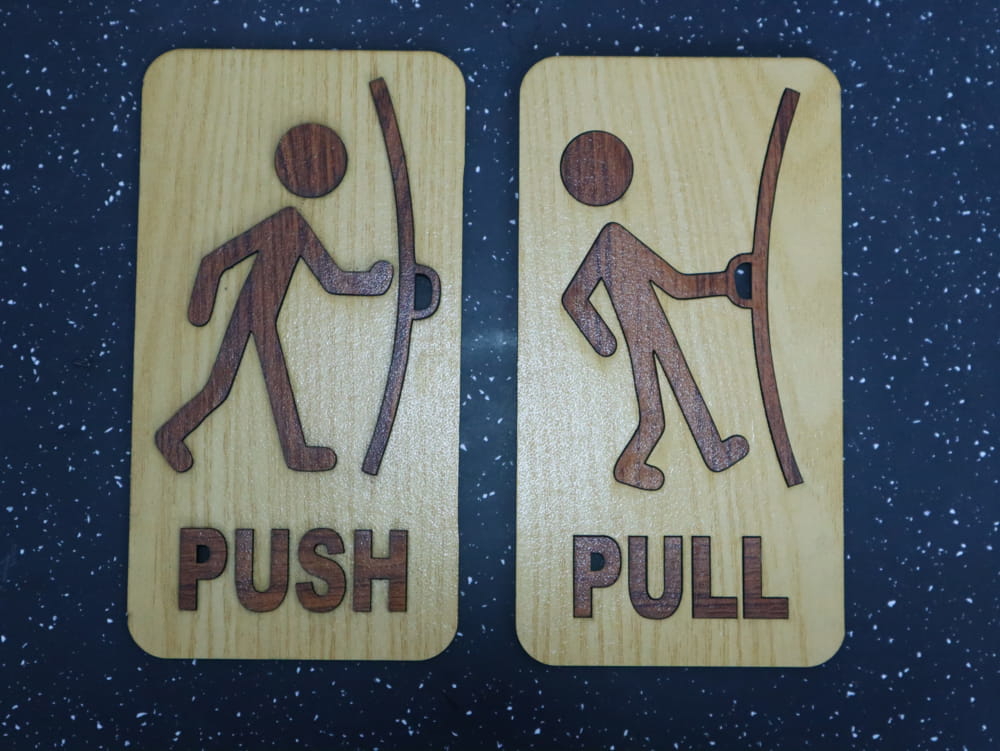 طرح تابلوی درب فشاری و کشویی مناسب برای استفاده در دستگاه های cnc چوب و cnc لیزر - laser cut push and pull door signs cdr file